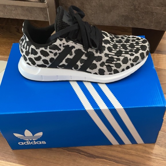 Like new adidas sneakers - Picture 3 of 4